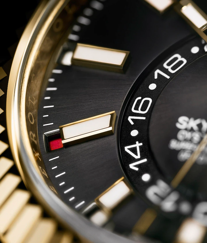 Sky-Dweller 40,8mm, 18k Yellow Gold, Oysterflex, Ref# 326238-0009